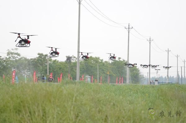 武漢智慧農(nóng)業(yè)產(chǎn)業(yè)園舉辦首屆新型農(nóng)機(jī)裝備田間展